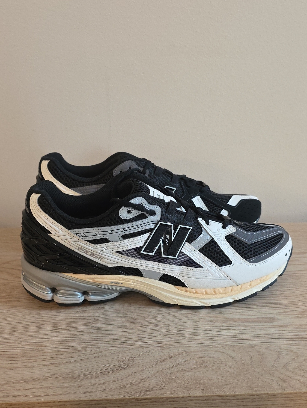 NEW New Balance 1906U Black Sea Salt Magnet White